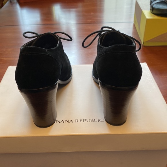 EUC: Banana Republic black suede ankle booties. Size 8.5. - Picture 7 of 14